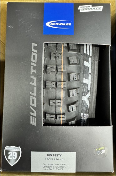 CUBIERTA SCHWALBE BIG BETTY 29x2.40 HS608 EVO SUPER GRAVITY ADDIX SOFT TUBELESS PLEGABLE NEGR 62-622